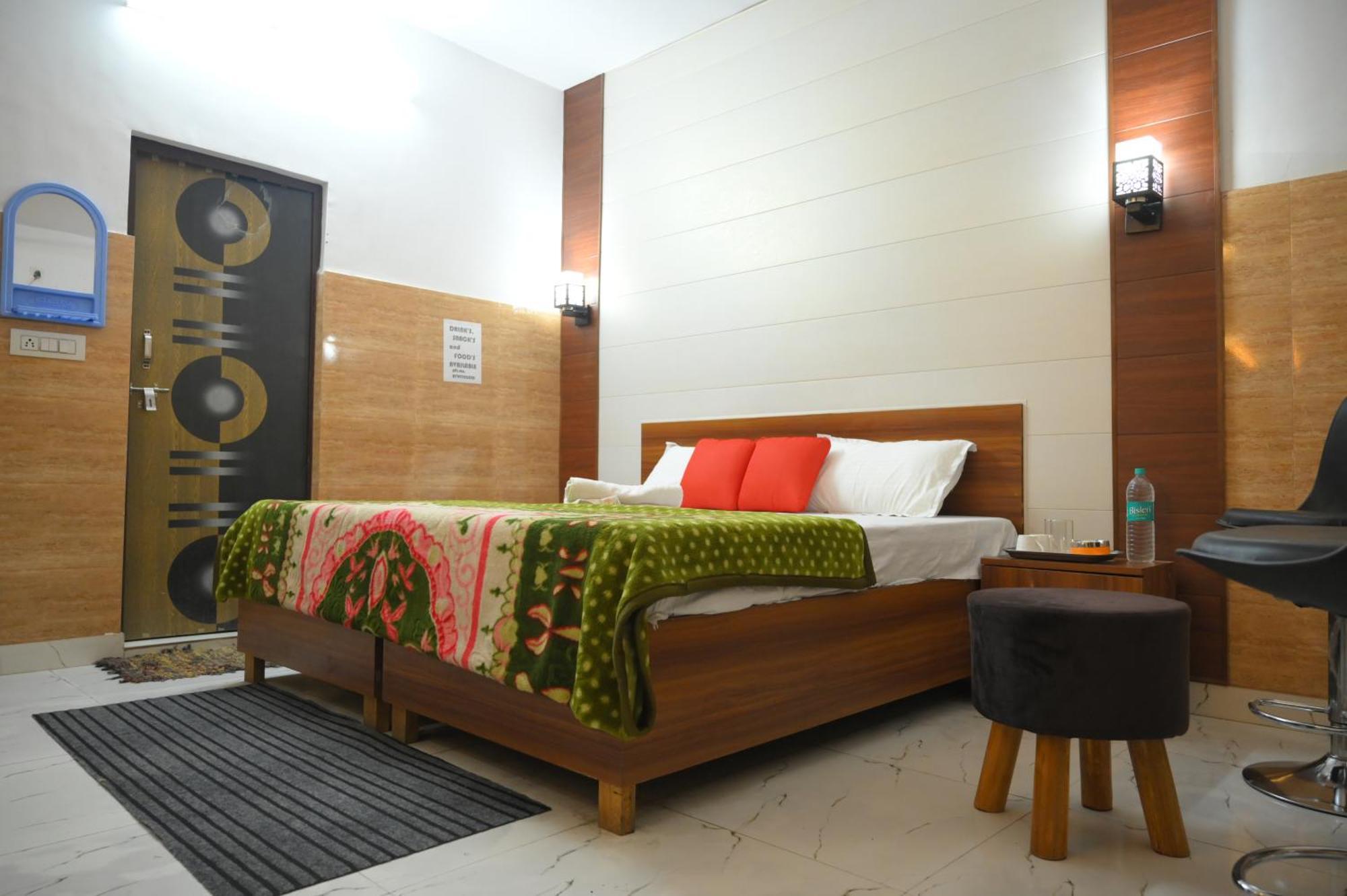 Hotel Starlight Мератх Экстерьер фото